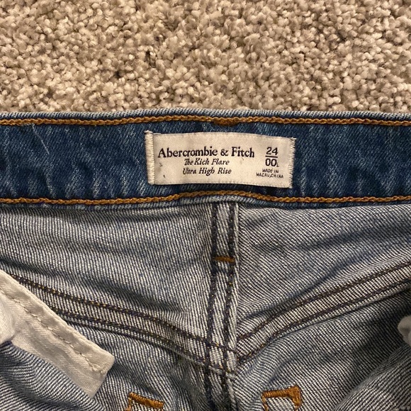 Abercrombie and Fitch Kick Flare Jeans - Picture 3 of 3